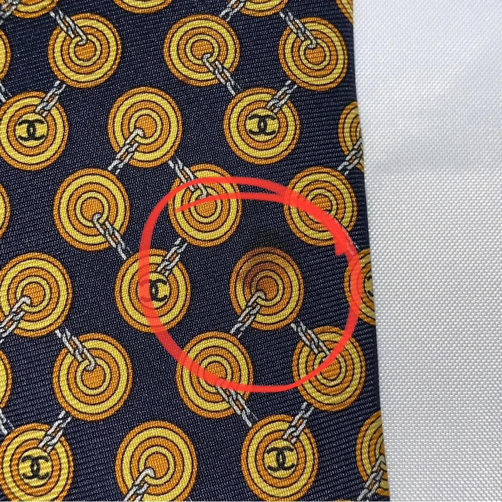 CHANEL navy/golden yellow SILK necktie CRAVAT CC logo CUFFLINK graphic - Picture 9 of 11